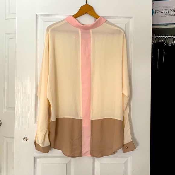 Buttoned blouse - Picture 2 of 3